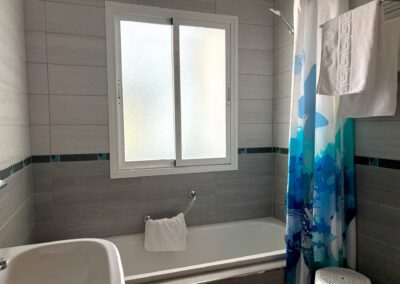 cama-matrimonio-hostal-trovador1