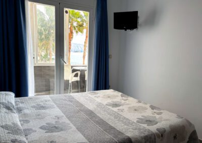 cama-matrimonio-hostal-trovador11