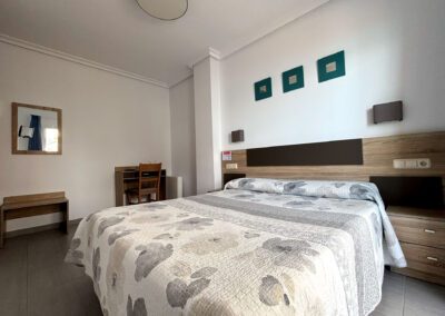 cama-matrimonio-hostal-trovador6