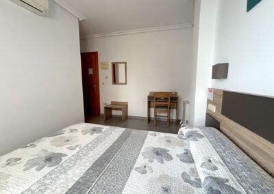 cama-matrimonio-hostal-trovador9