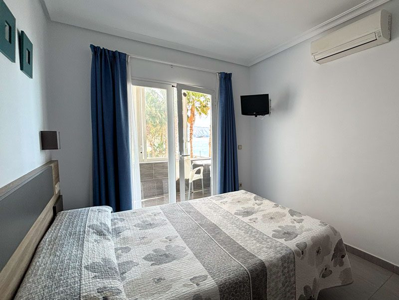 habitacion-galeria-hostal-el-trovador habitacion-galeria-hostal-el-trovador