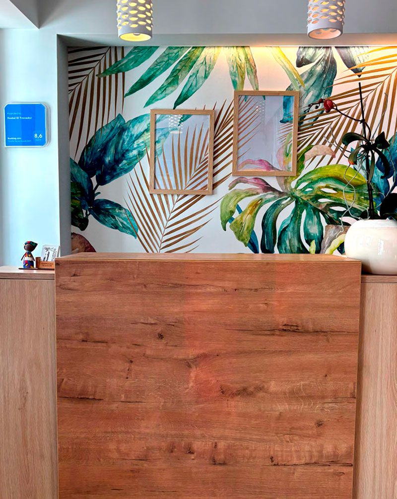 recepción-entrada-hostal-eltrovador recepción-entrada-hostal-eltrovador
